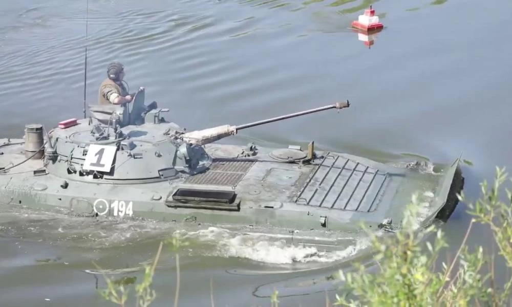 Τα αμφίβια του Ρωσικού Στρατού: BMP-2 επιδεικνύουν τις ικανότητες τους